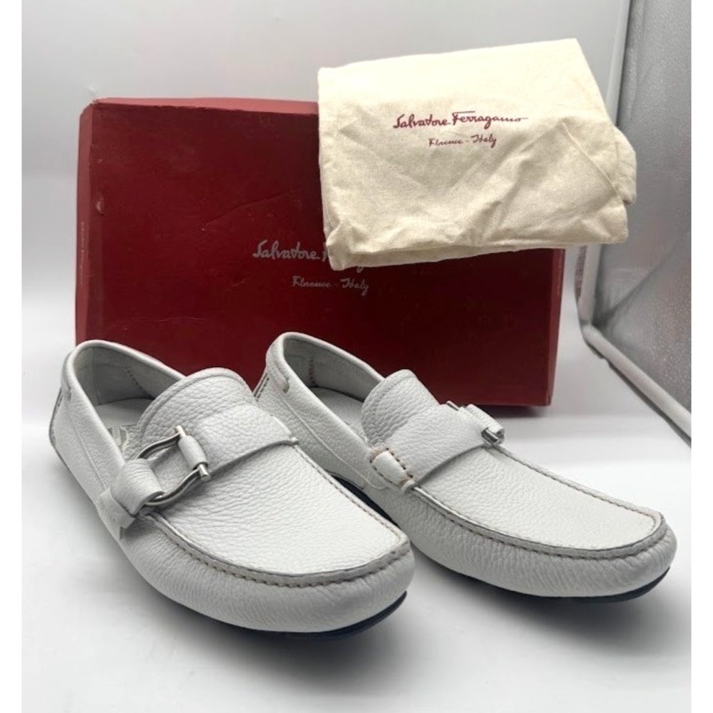 Salvatore Ferragamo Mens Gancini White Pebbled Leather Driving Loafers 7 EE US 8